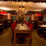 Alpine By Snowworld Otel