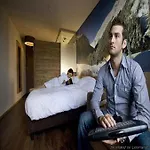Отель Alpine By Snowworld 3*