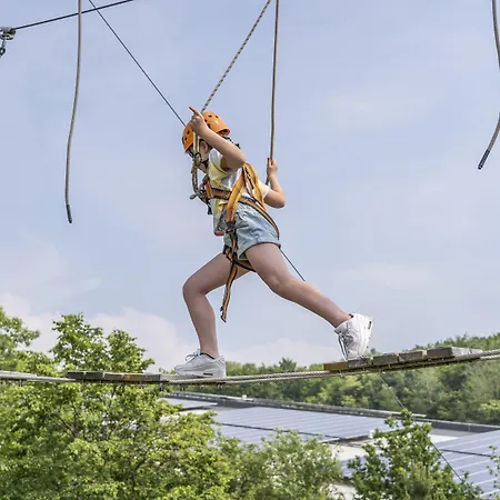 Alpine By Snowworld فندق 3*